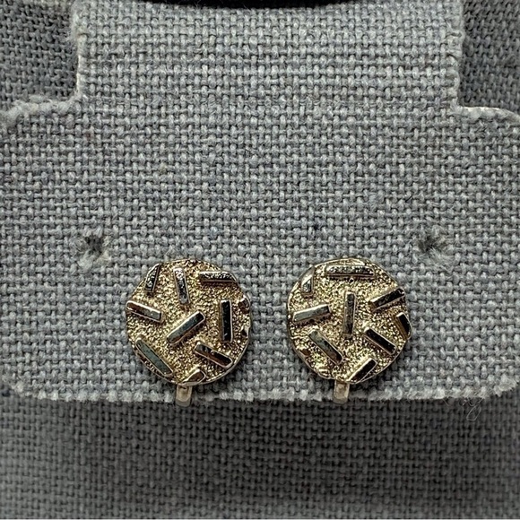 Art Deco Circle Medallion Silver Toned Clip On Earrings Sprinkles Art to Wear - Picture 1 of 4